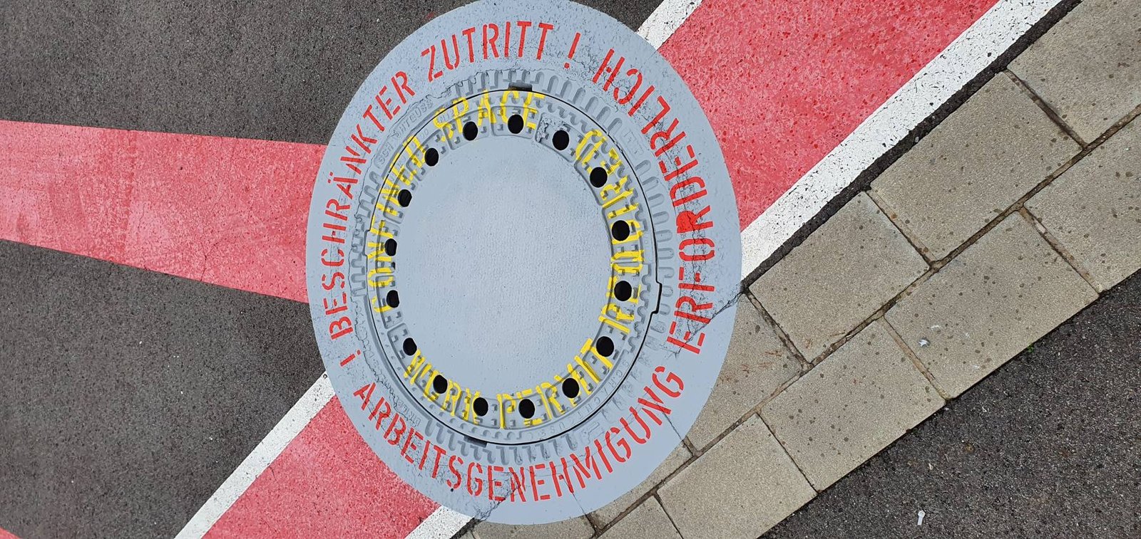 Sonderzeichen auf Bodenflächen